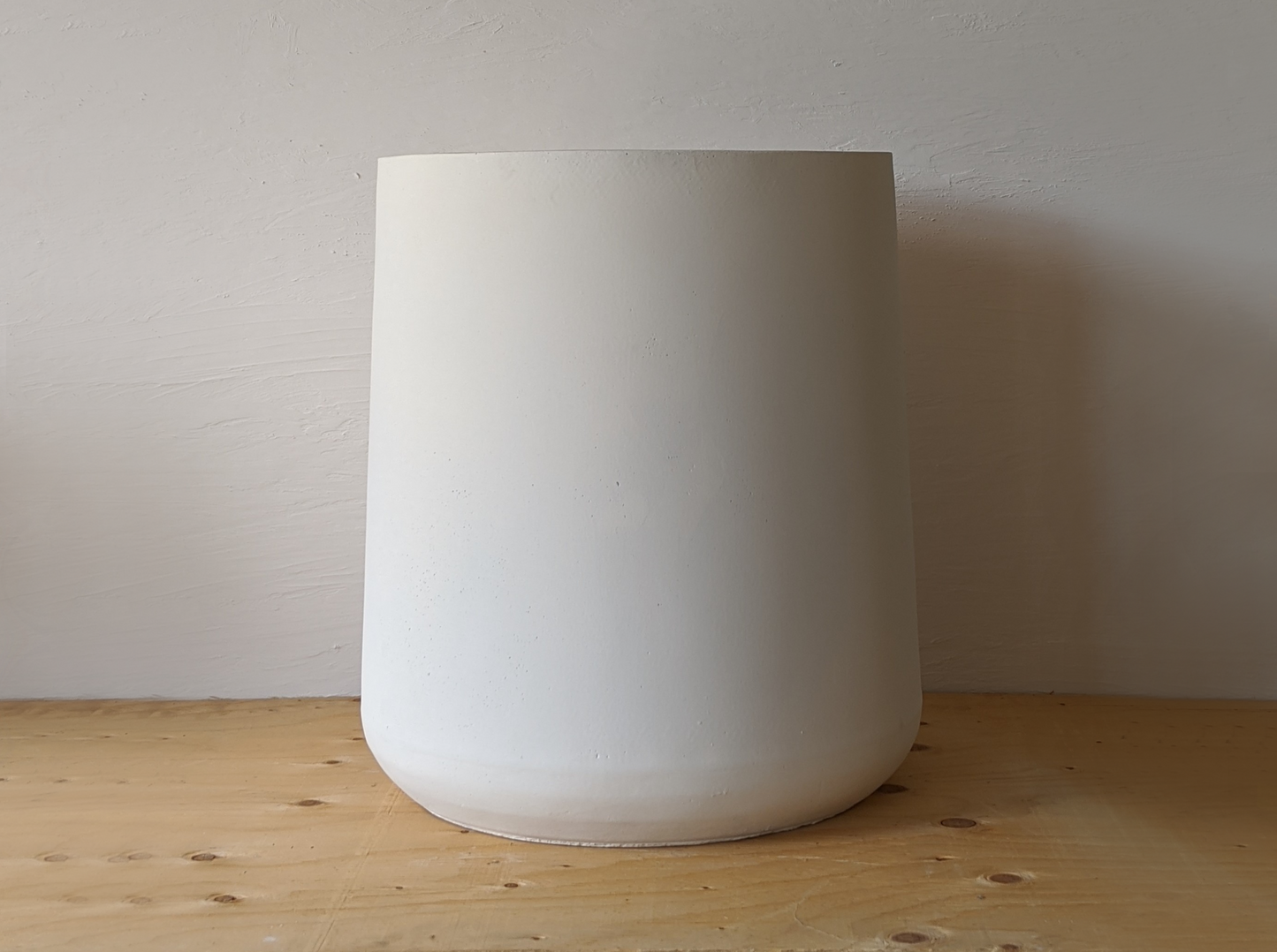 Trapeze planter, Snow White