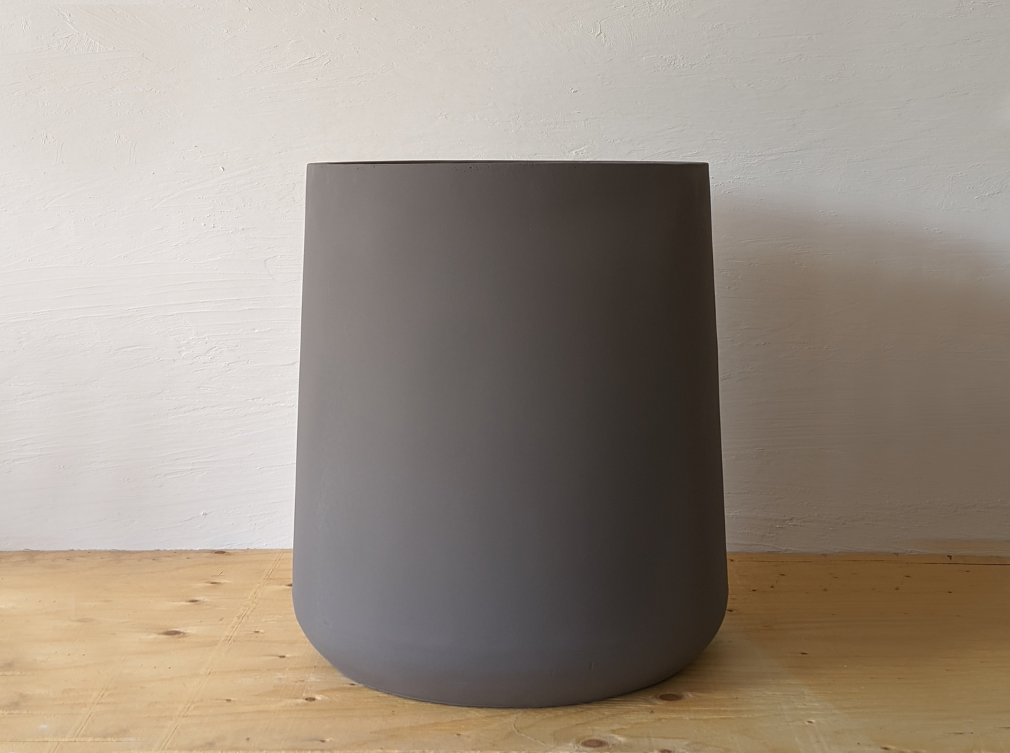 Trapeze planter, Warm Grey